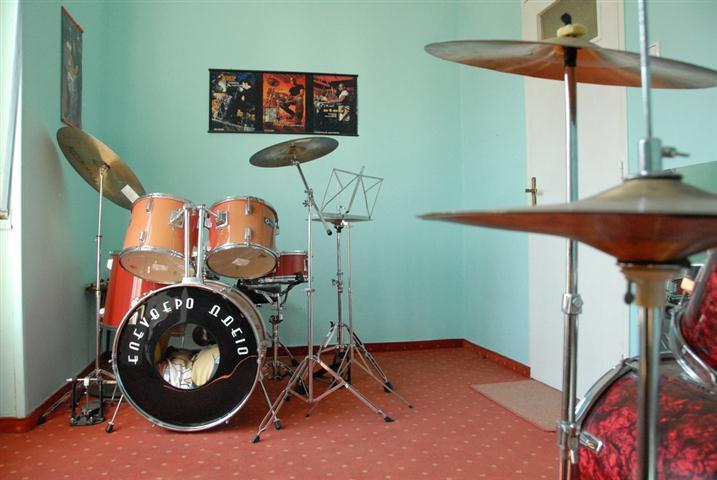 Elefthero Odeio's drum lessons classroom